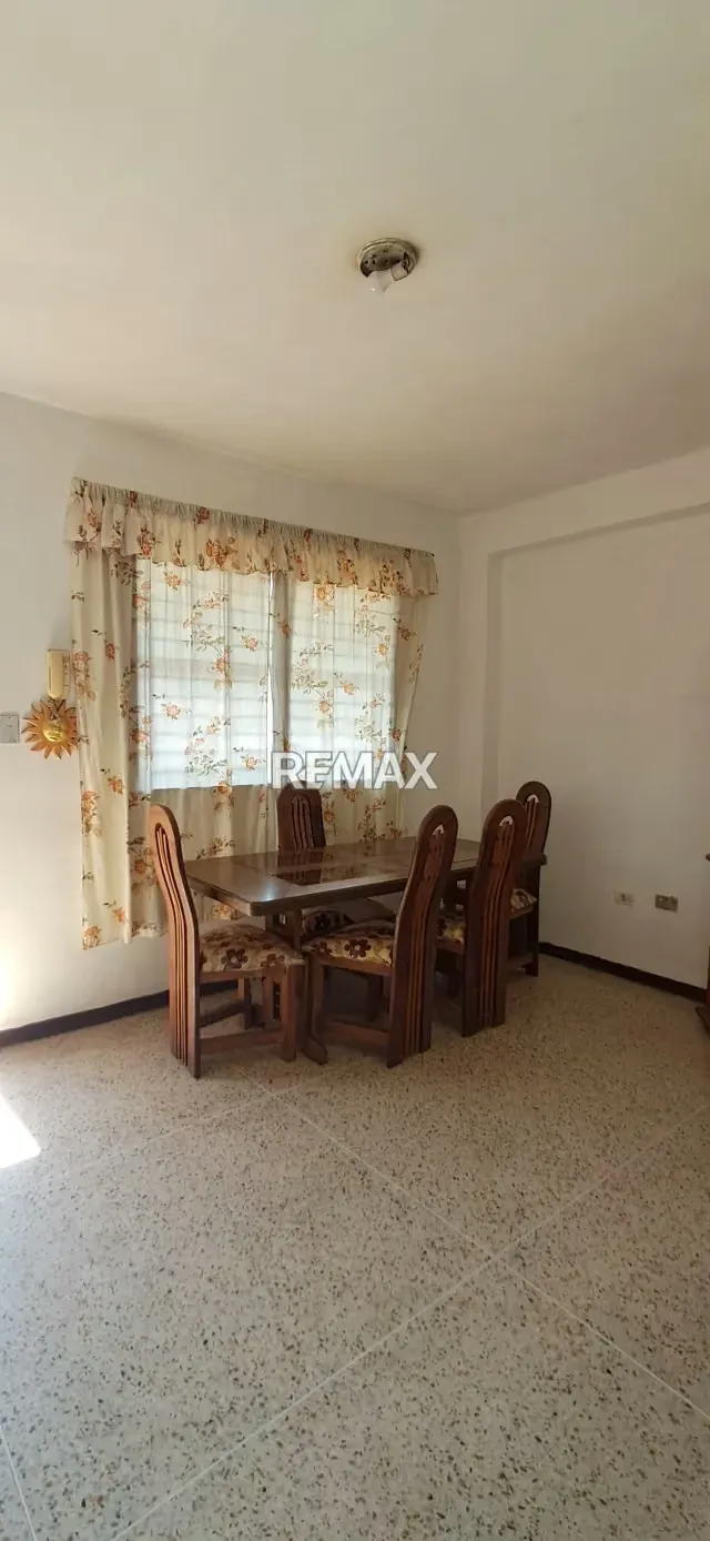 Venta de apartamento conservado ubicado en la Avenida 10 Diciembre - 9