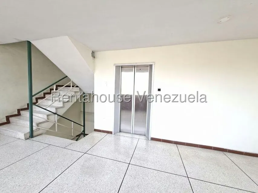 Apartamento (1 Nivel) en Venta en Avenida Bolivar, Aragua - 2
