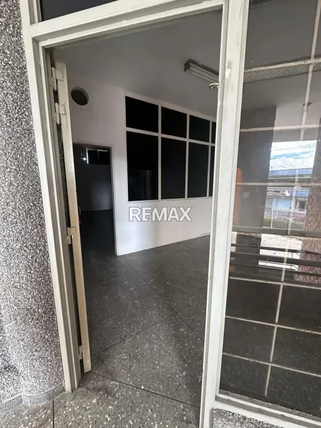 ALQUILO LOCAL COMERCIAL C.C. CARONI CENTRO - 3