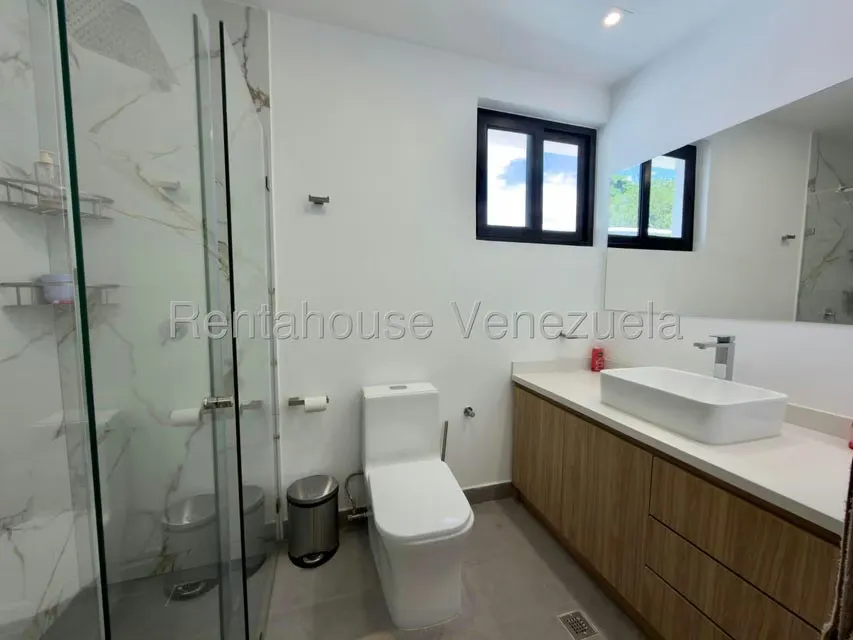 Casa (1 Nivel) en Venta en El Cafetal, Distrito Metropolitano - 32