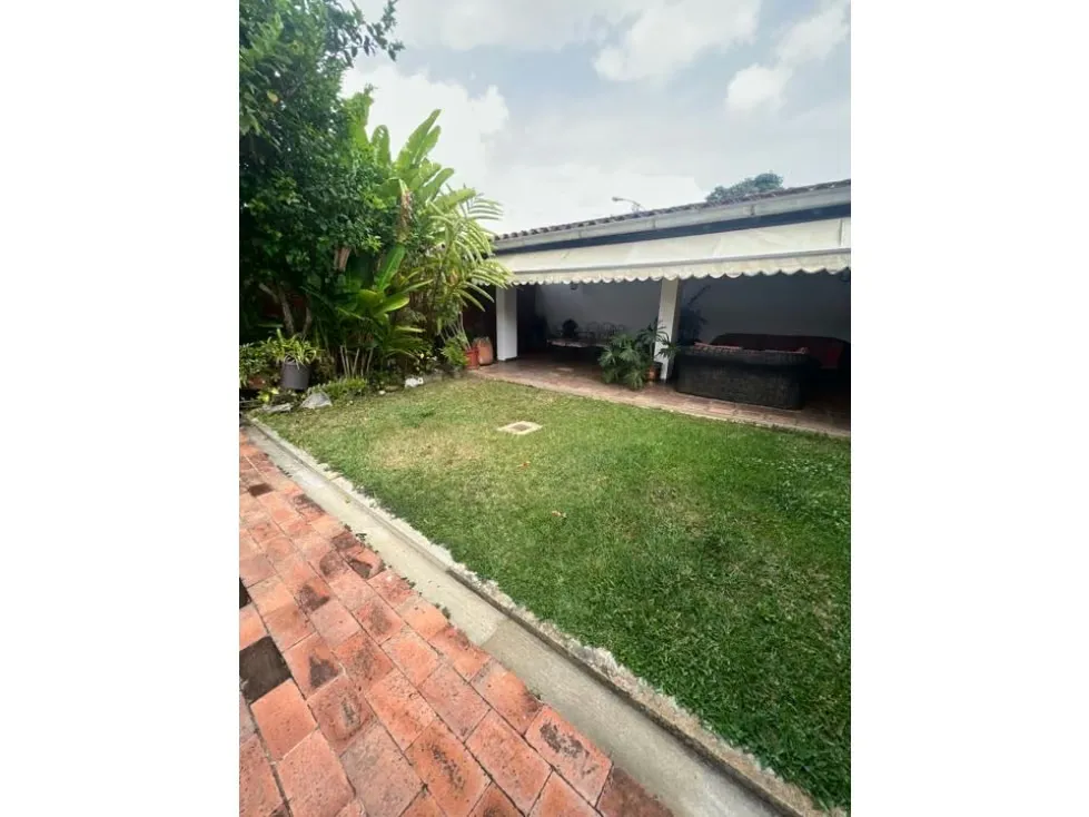 Se Vende o Alquila casa 400m2 4h+2s/4b/3p Cerro Verde 7262 - 2