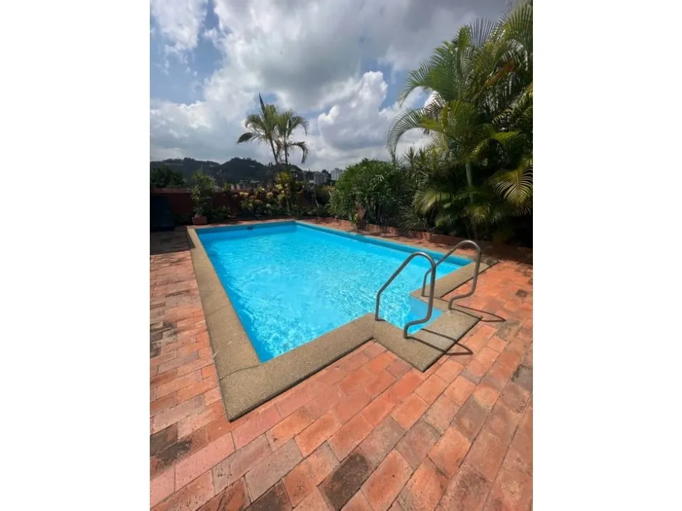 Se Vende o Alquila casa 400m2 4h+2s/4b/3p Cerro Verde 7262 - 3