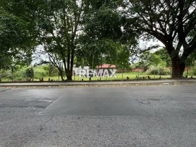 Terreno en venta urb Barrio Sucre