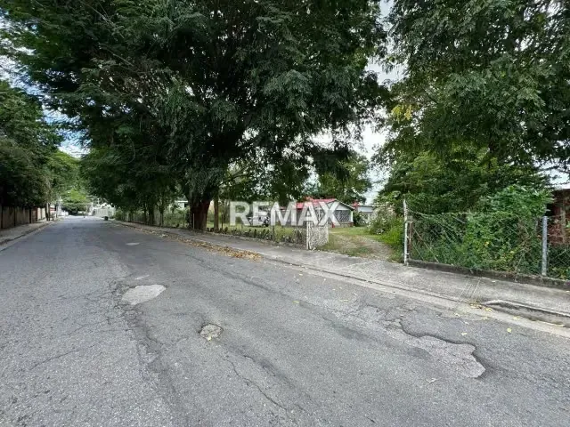Terreno en venta urb Barrio Sucre - 2
