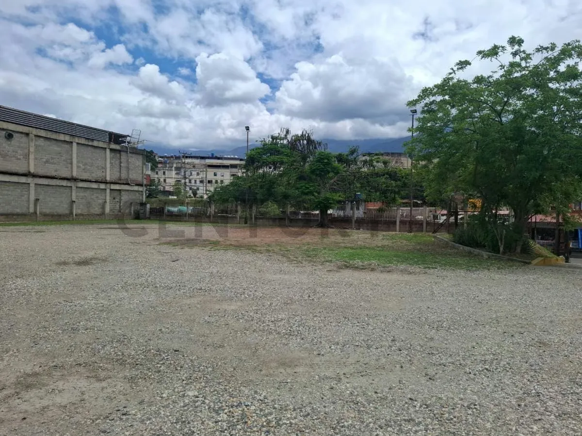 Excelente Terreno con Local Comercial en Venta – Guarenas - 16