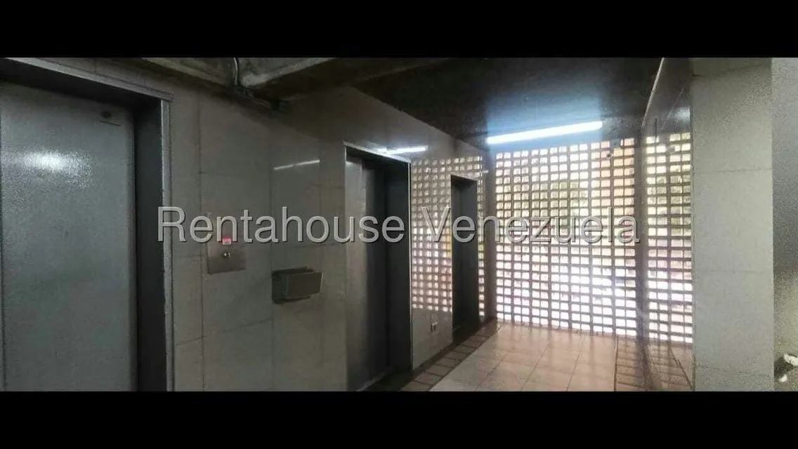 Apartamento (1 Nivel) en Alquiler en El Recreo, Distrito Metropolitano - 16
