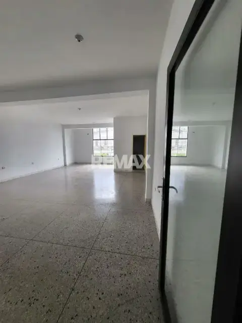 En Alquiler Oficina Nº 3 ubicado en Guanare, Av. Unda entre carreras 12 y 13, Edificio Ángela 1er Piso, Guanare, Portuguesa, Venezuela.