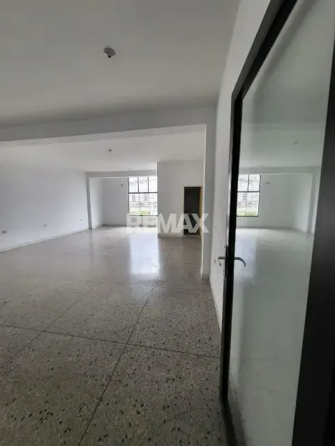 En Alquiler Oficina Nº 3 ubicado en Guanare, Av. Unda entre carreras 12 y 13, Edificio Ángela 1er Piso, Guanare, Portuguesa, Venezuela.