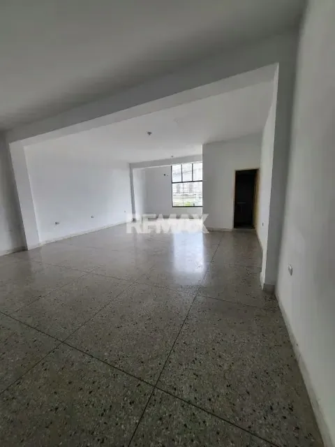 En Alquiler Oficina Nº 3 ubicado en Guanare, Av. Unda entre carreras 12 y 13, Edificio Ángela 1er Piso, Guanare, Portuguesa, Venezuela. - 3