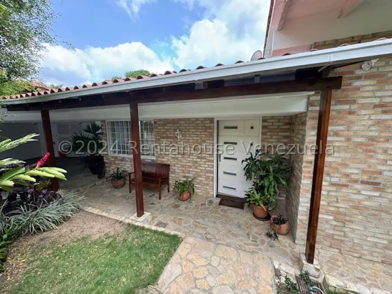 Casa (Duplex) en Venta en Prados del Este, Distrito Metropolitano - 2