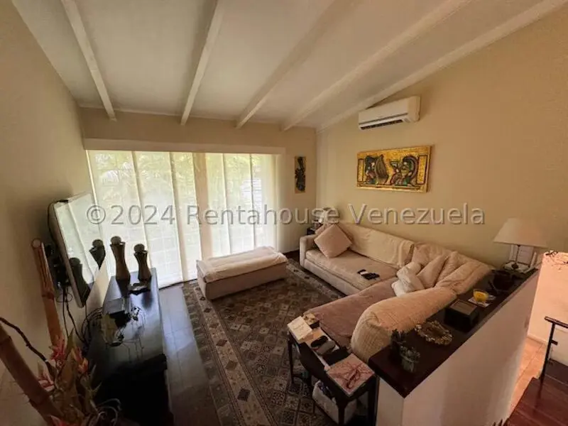 Casa (Duplex) en Venta en Prados del Este, Distrito Metropolitano - 37