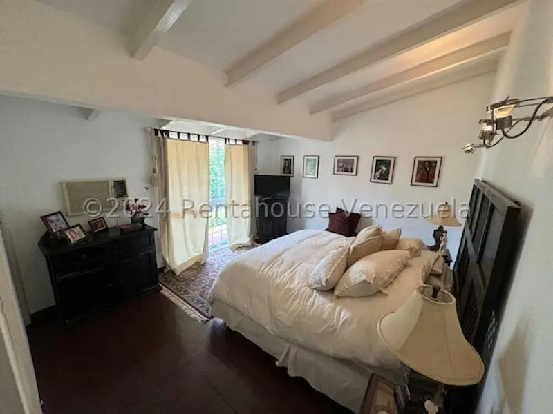 Casa (Duplex) en Venta en Prados del Este, Distrito Metropolitano - 41