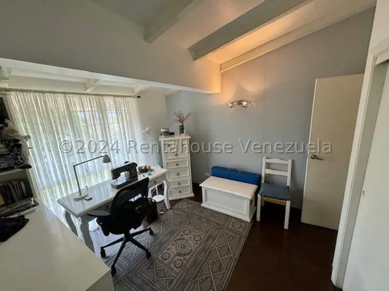 Casa (Duplex) en Venta en Prados del Este, Distrito Metropolitano - 48