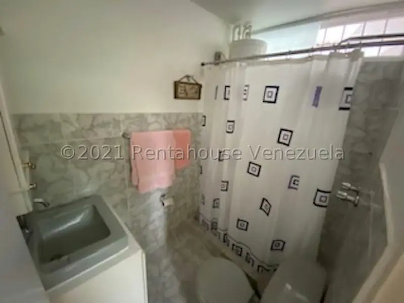 Casa (Duplex) en Venta en Prados del Este, Distrito Metropolitano - 53