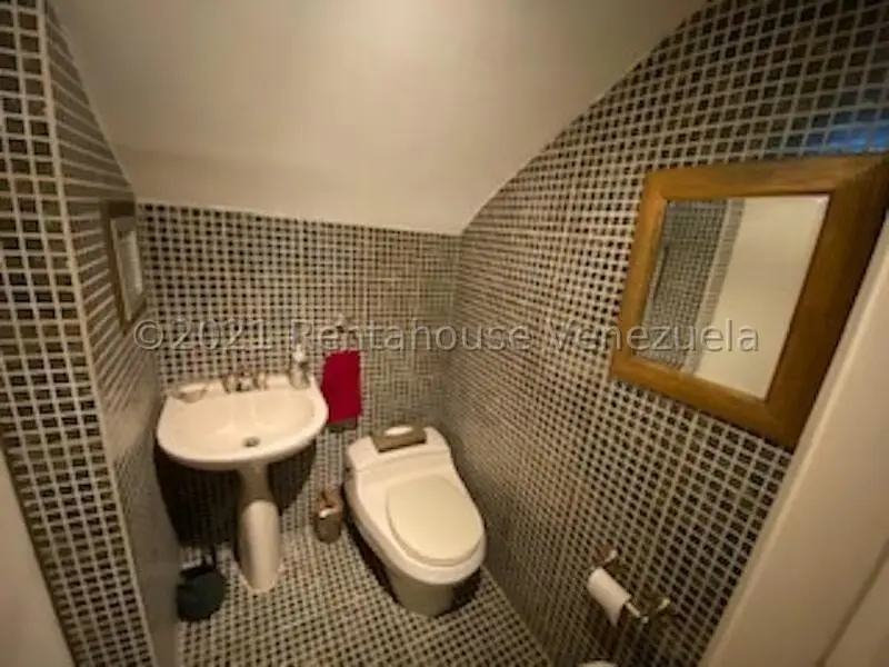 Casa (Duplex) en Venta en Prados del Este, Distrito Metropolitano - 55