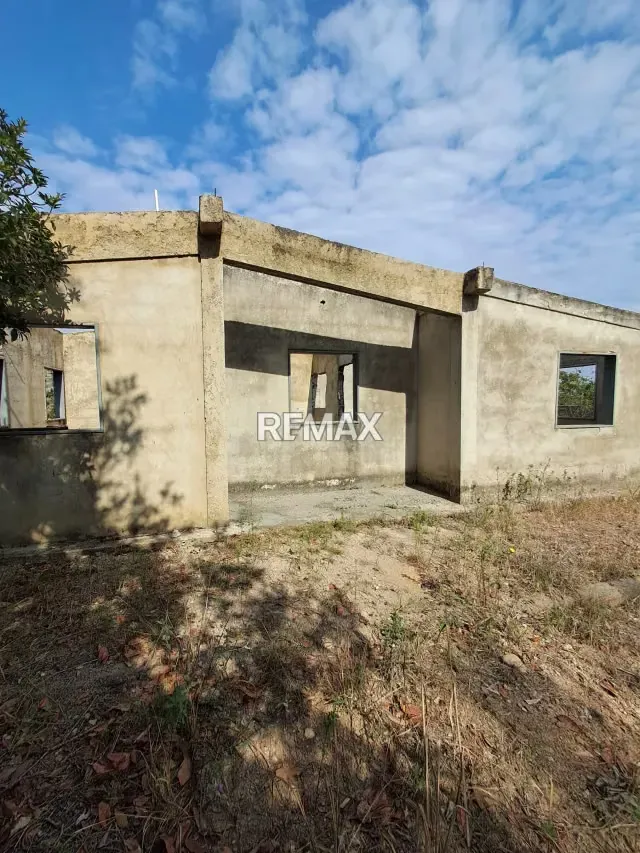 Se vende Terreno de 1000 m² con bienechuria en obra gris - 9