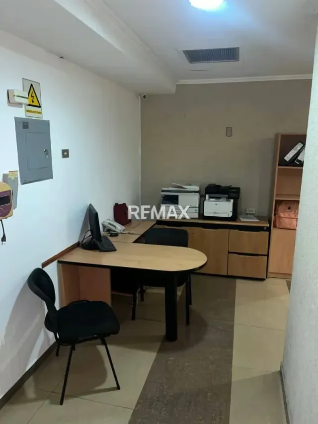 Se Vende OFICINA AMOBLADA TORRE CC CRISTAL - 9