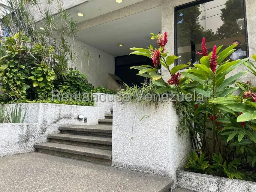 Apartamento (1 Nivel) en Alquiler en Los Palos Grandes, Distrito Metropolitano - 2