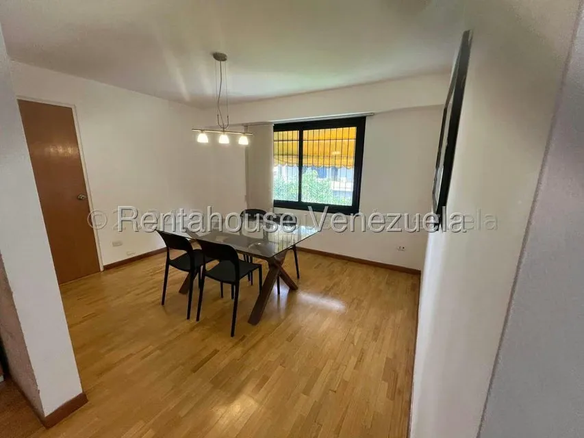 Apartamento (1 Nivel) en Alquiler en Los Palos Grandes, Distrito Metropolitano - 12