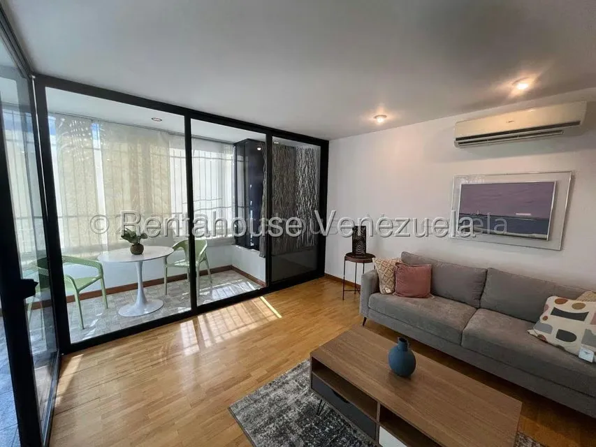 Apartamento (1 Nivel) en Alquiler en Los Palos Grandes, Distrito Metropolitano - 14