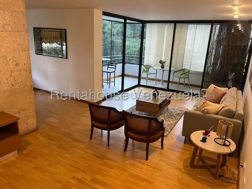 Apartamento (1 Nivel) en Alquiler en Los Palos Grandes, Distrito Metropolitano - 16