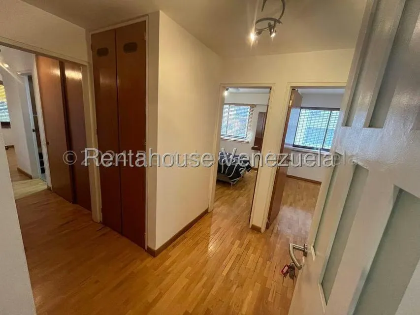 Apartamento (1 Nivel) en Alquiler en Los Palos Grandes, Distrito Metropolitano - 17