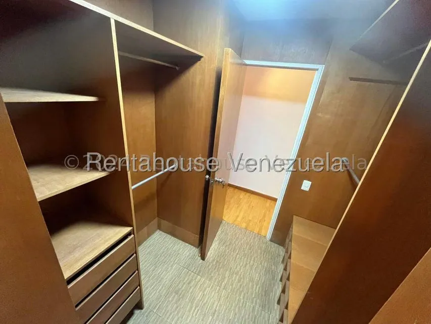 Apartamento (1 Nivel) en Alquiler en Los Palos Grandes, Distrito Metropolitano - 20