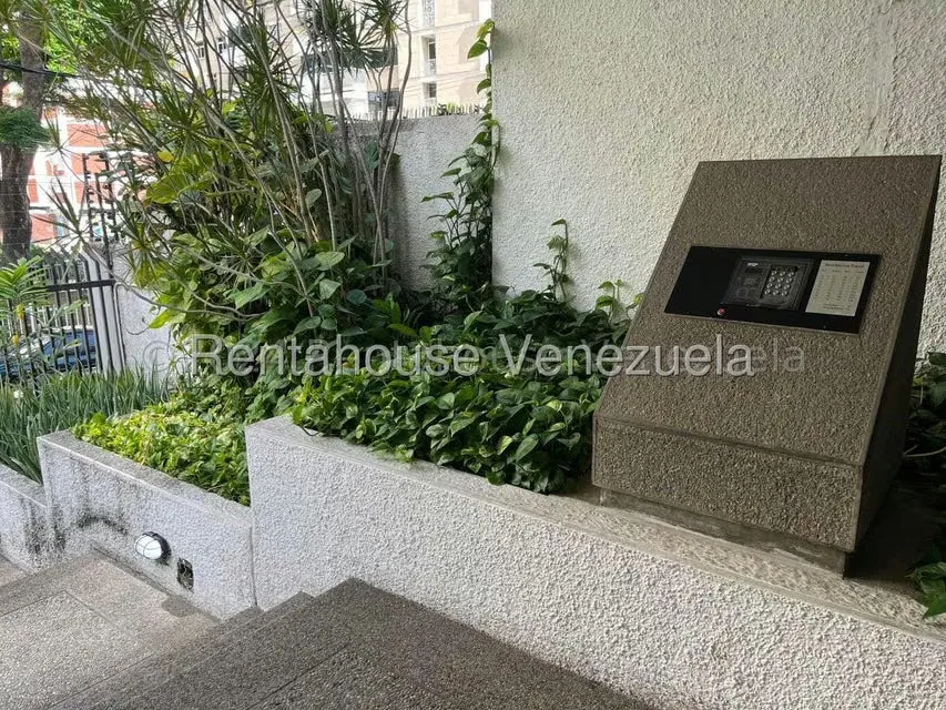 Apartamento (1 Nivel) en Alquiler en Los Palos Grandes, Distrito Metropolitano - 3