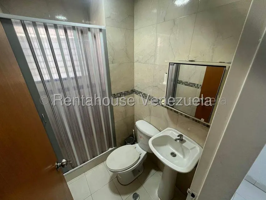 Apartamento (1 Nivel) en Alquiler en Los Palos Grandes, Distrito Metropolitano - 26