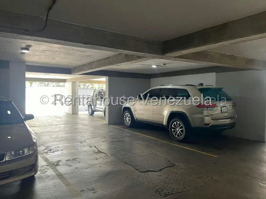 Apartamento (1 Nivel) en Alquiler en Los Palos Grandes, Distrito Metropolitano - 27