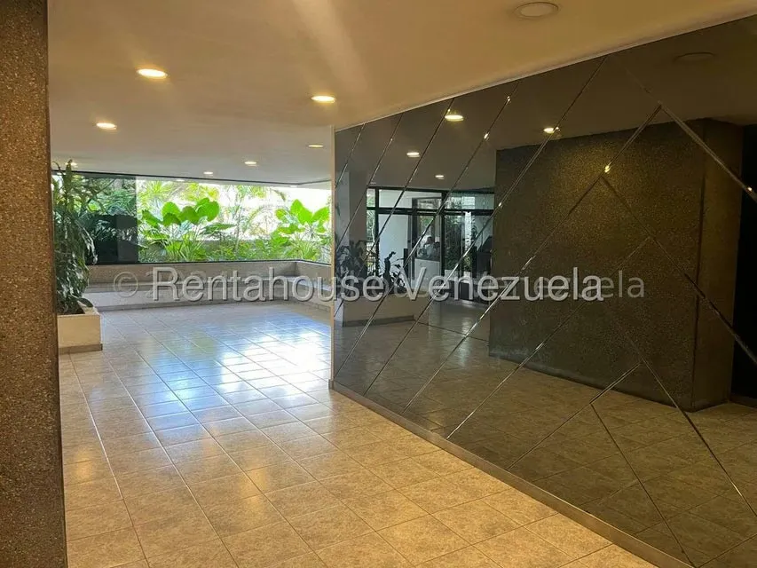 Apartamento (1 Nivel) en Alquiler en Los Palos Grandes, Distrito Metropolitano - 4