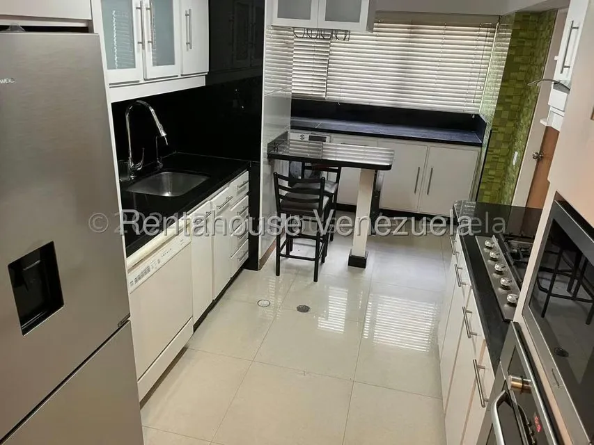 Apartamento (1 Nivel) en Alquiler en Los Palos Grandes, Distrito Metropolitano - 8
