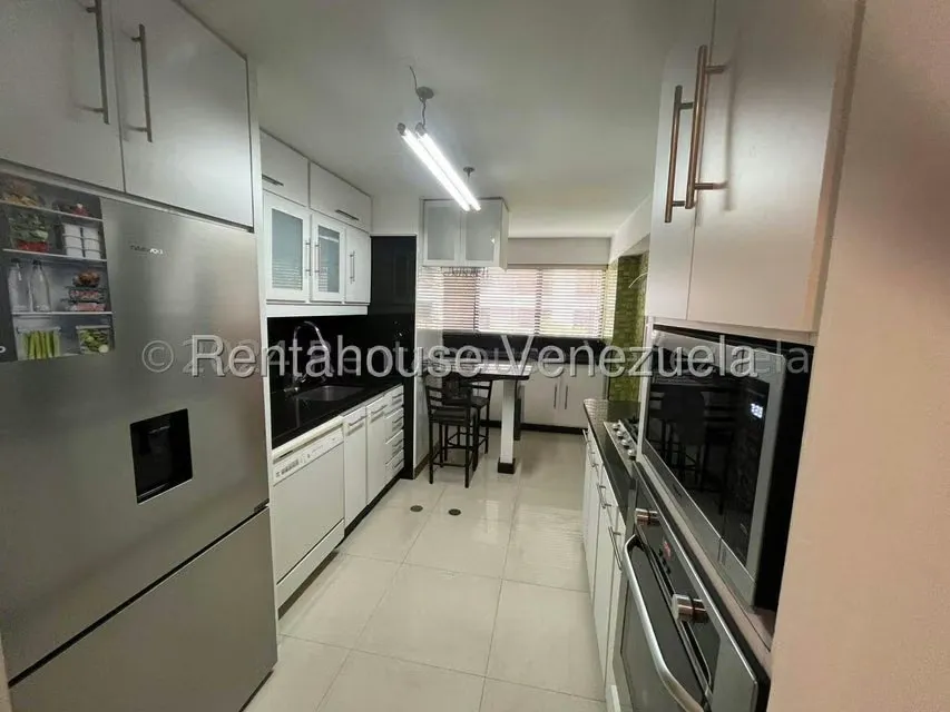 Apartamento (1 Nivel) en Alquiler en Los Palos Grandes, Distrito Metropolitano - 9