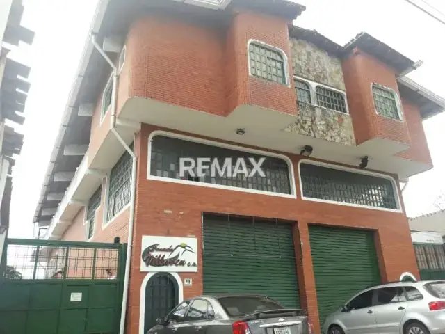 En Alquiler Amplia Habitación Amoblada (Piso 2) Ubicada en la Av. 19 de Abril (diagonal al Circulo Militar)