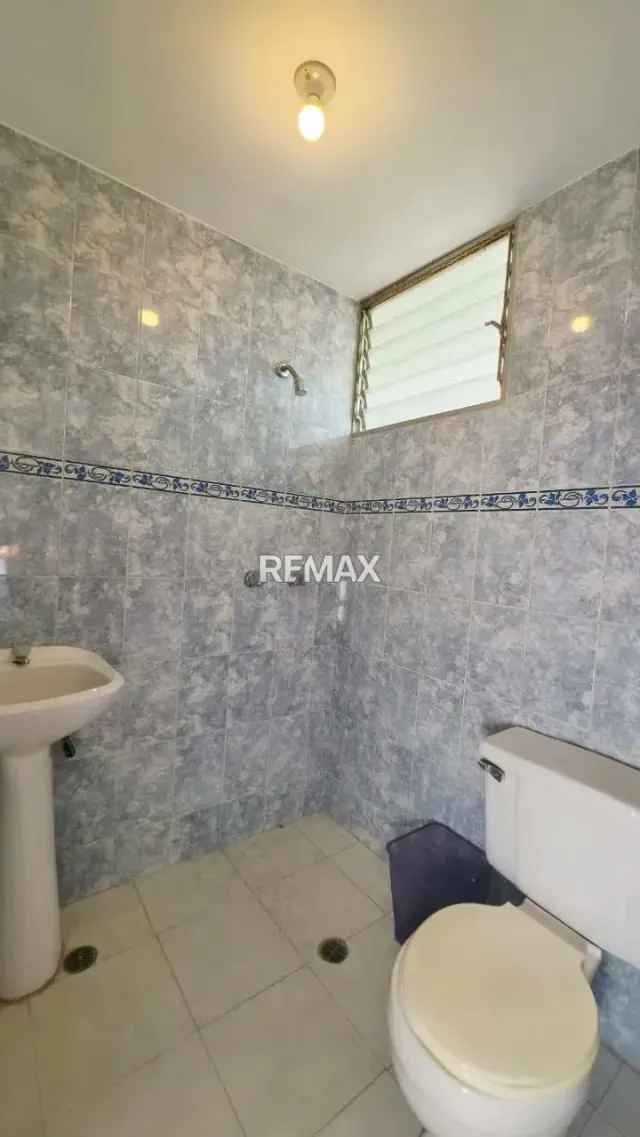 En Alquiler Amplia Habitación Amoblada (Piso 2) Ubicada en la Av. 19 de Abril (diagonal al Circulo Militar) - 2