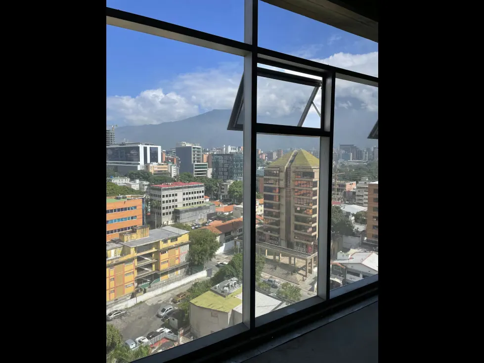 OFICINAS EN ALQUILER DESDE 130 M2 - URB. LAS MERCEDES - 2