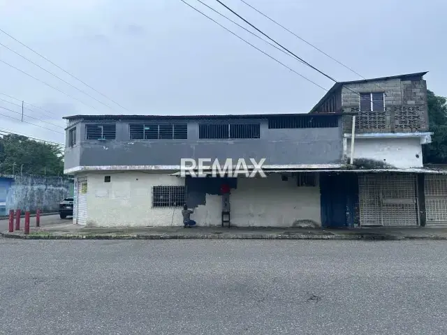 VENDO LOCAL COMERCIAL + CASA BARRIO BOLIVAR