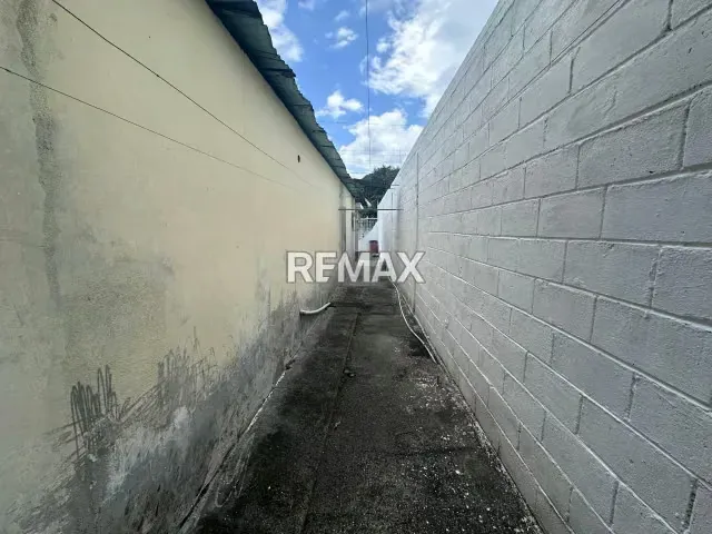 VENDO LOCAL COMERCIAL + CASA BARRIO BOLIVAR - 11