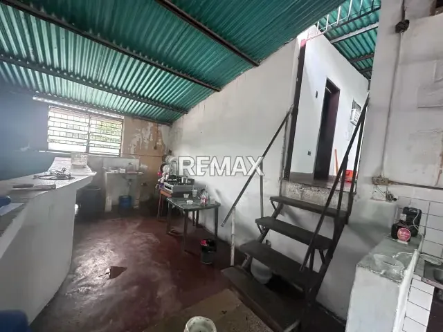 VENDO LOCAL COMERCIAL + CASA BARRIO BOLIVAR - 17