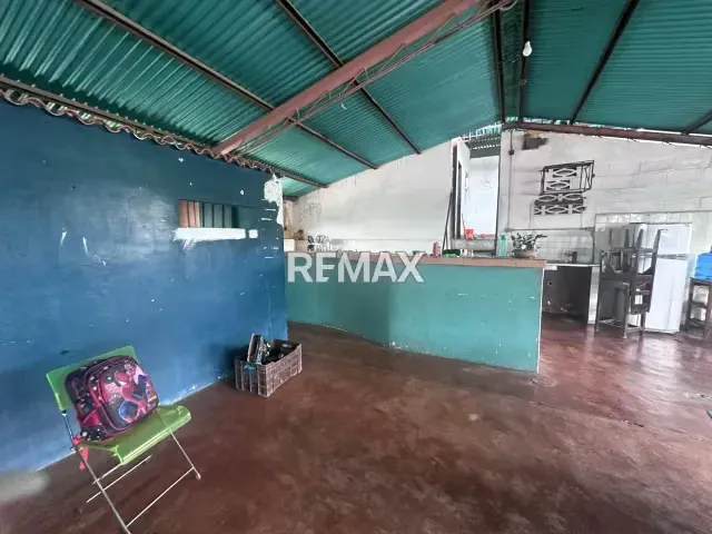 VENDO LOCAL COMERCIAL + CASA BARRIO BOLIVAR - 18