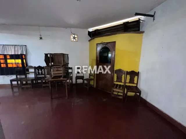 VENDO LOCAL COMERCIAL + CASA BARRIO BOLIVAR - 2