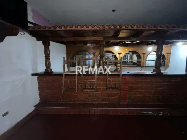 VENDO LOCAL COMERCIAL + CASA BARRIO BOLIVAR - 3