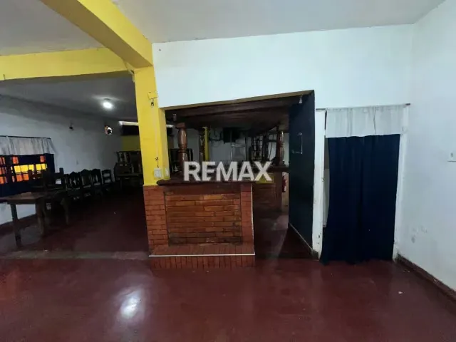 VENDO LOCAL COMERCIAL + CASA BARRIO BOLIVAR - 4