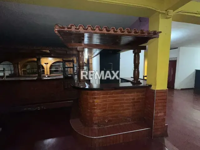 VENDO LOCAL COMERCIAL + CASA BARRIO BOLIVAR - 5