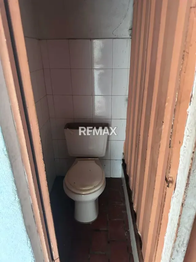 VENDO LOCAL COMERCIAL + CASA BARRIO BOLIVAR - 7