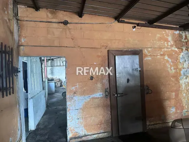 VENDO LOCAL COMERCIAL + CASA BARRIO BOLIVAR - 9