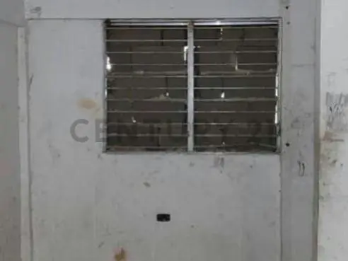 EN VENTA CASA CON POTENCIAL COMERCIAL - 3