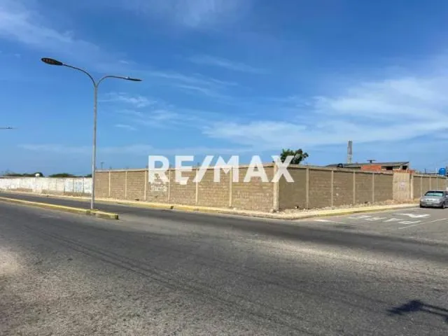 TERRENO EN VENTA - 2