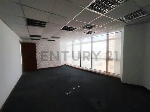 C21 Alquila Moderna Oficina en Torre Financiera BOD 5 de Julio - 12