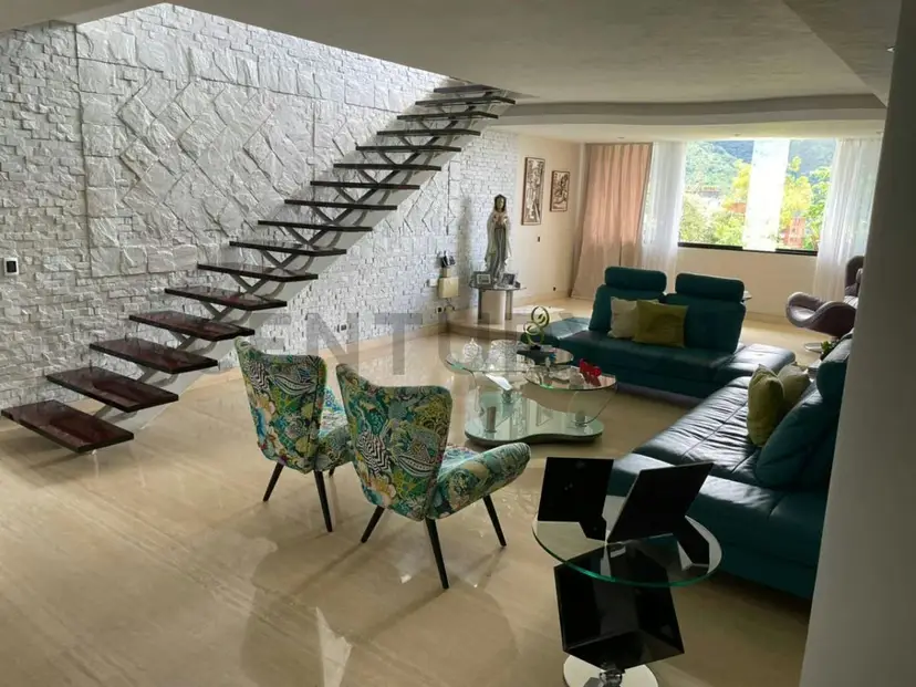En Venta PH Triplex en Urbanizacion Miranda